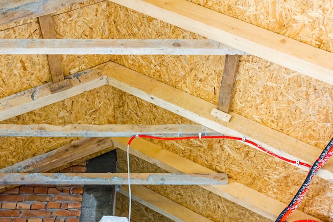 Werkwijze: Schuin dak isoleren langs buitenzijde of binnenzijde?